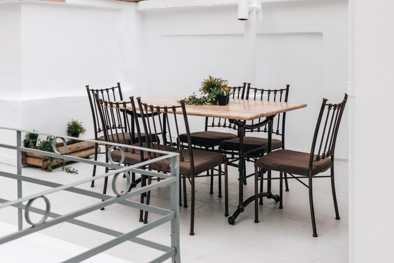 Monastiraki-Psiri, Old Town, 3-Bdr Apt, Sleep 6-10P, Spacious Court Yard Athènes Extérieur photo