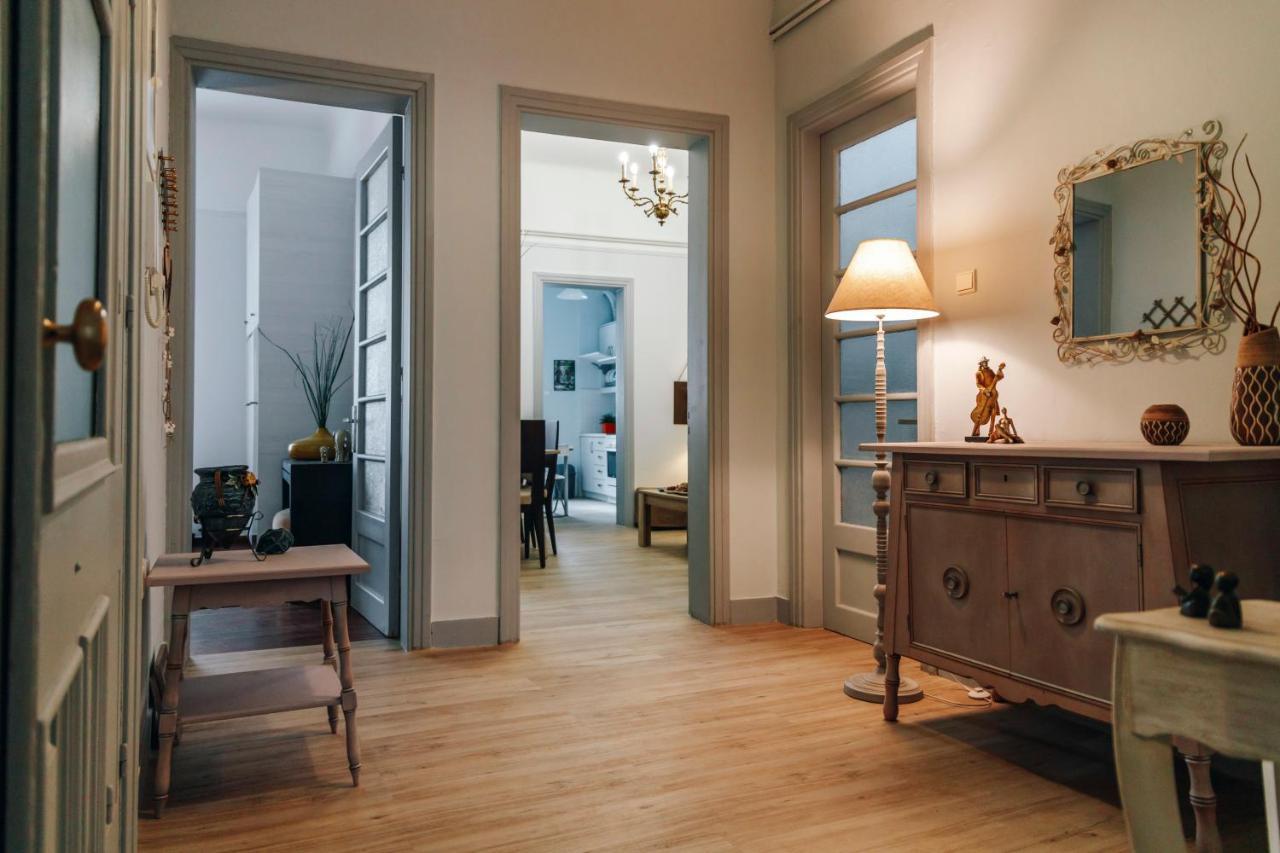 Monastiraki-Psiri, Old Town, 3-Bdr Apt, Sleep 6-10P, Spacious Court Yard Athènes Extérieur photo