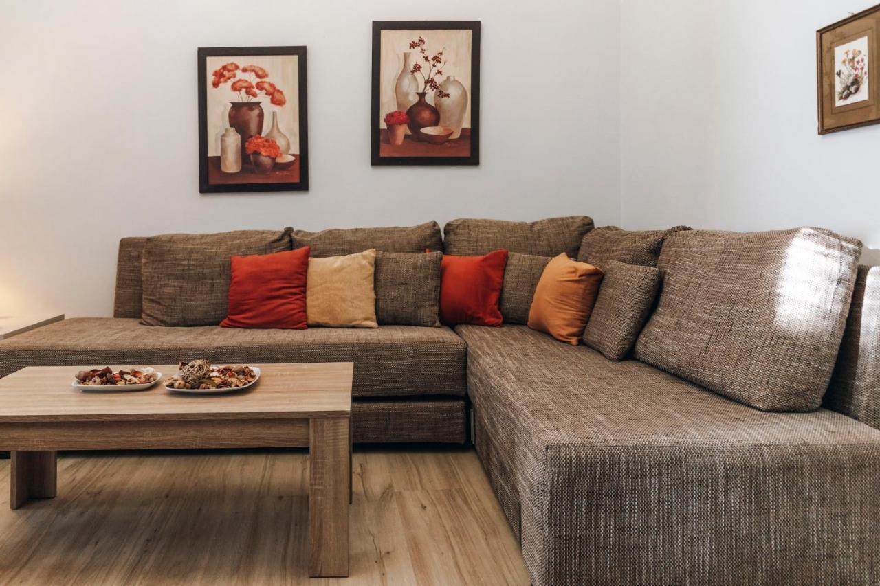 Monastiraki-Psiri, Old Town, 3-Bdr Apt, Sleep 6-10P, Spacious Court Yard Athènes Extérieur photo
