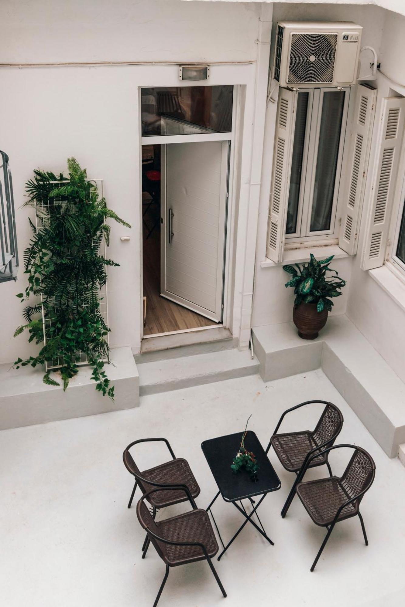 Monastiraki-Psiri, Old Town, 3-Bdr Apt, Sleep 6-10P, Spacious Court Yard Athènes Extérieur photo